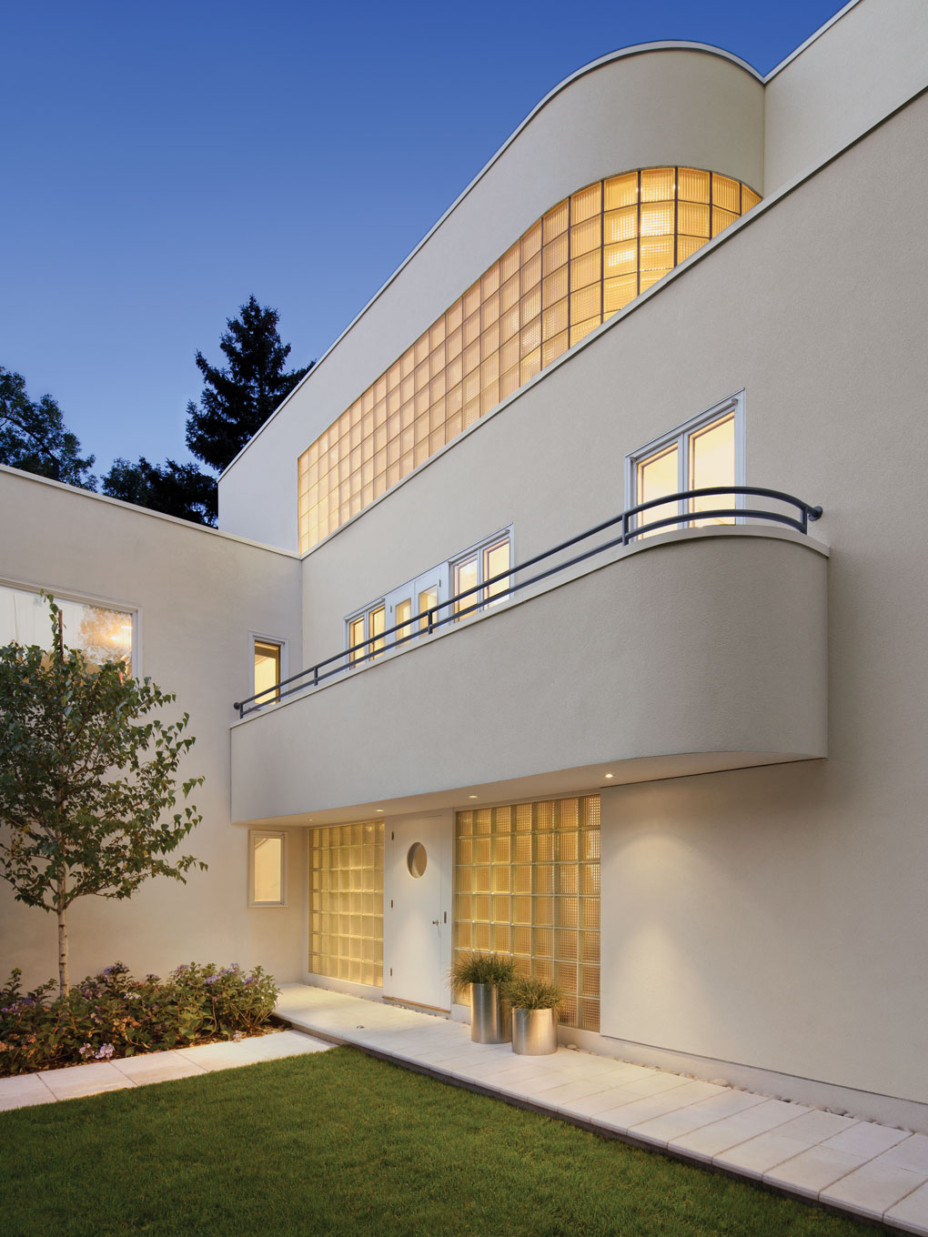 International Style house, designed by James Brunet