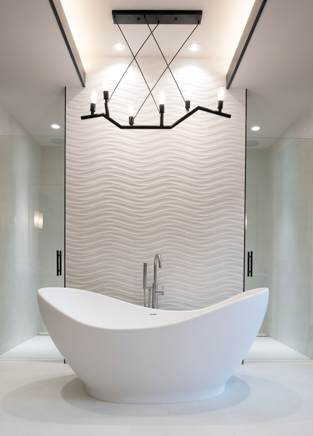 The master bathroom in Greg Jennings' Minnesota home features an elegant egg-shaped tub.