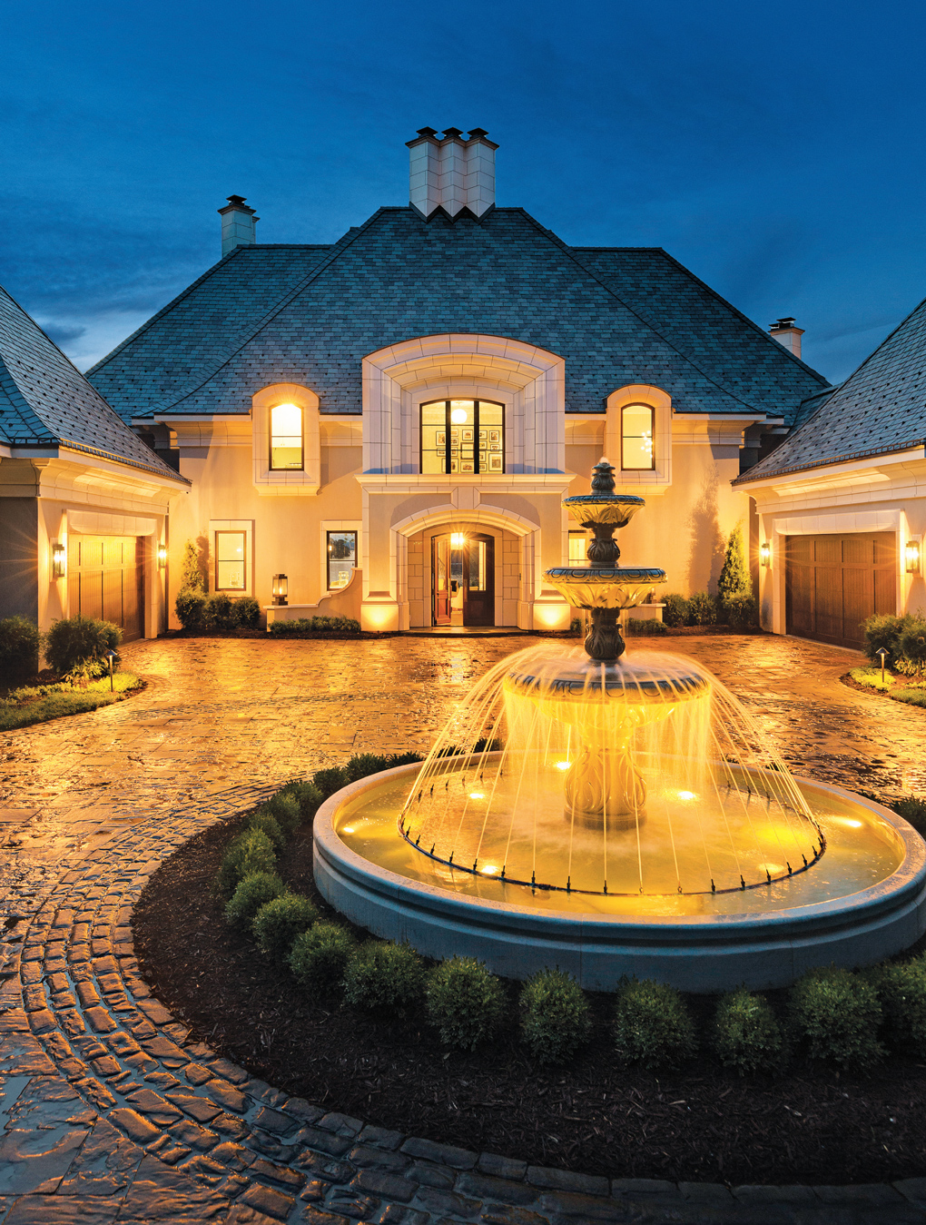 Luxury-Home-Tour_NorSon_Fountain-Entrance