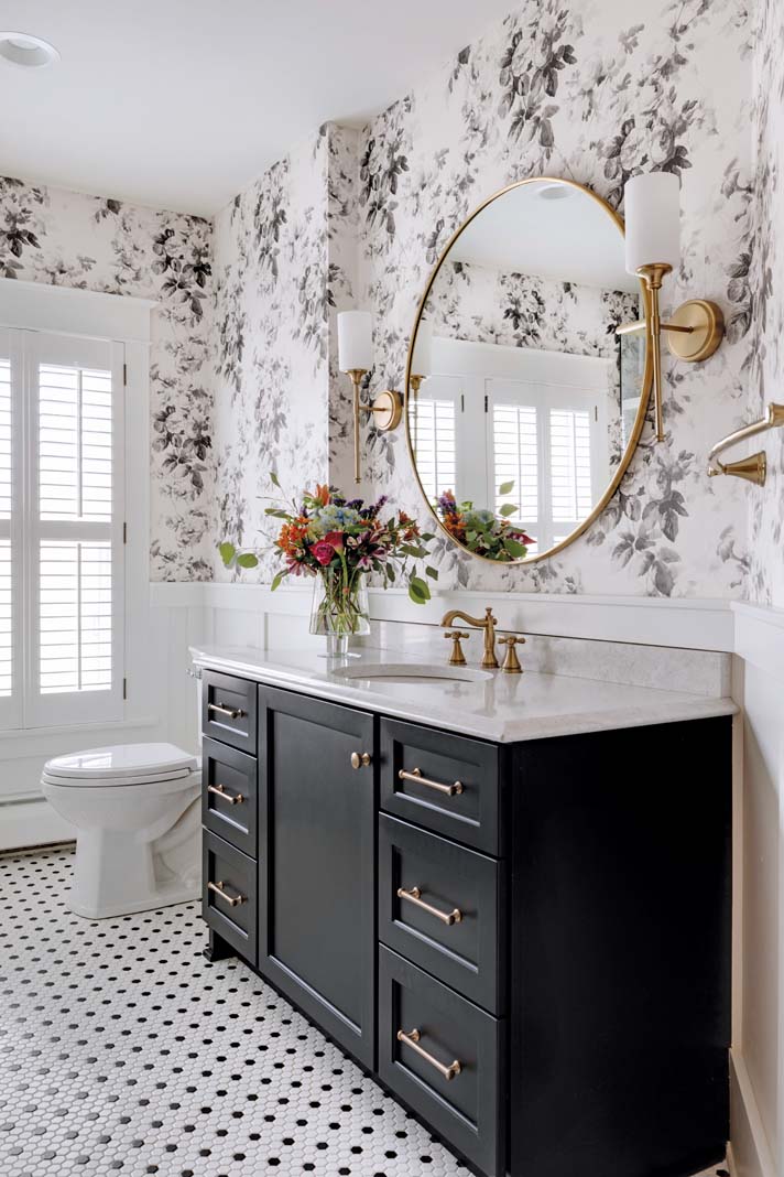 A Black-and-White Bathroom Beauty in Rochester - Midwest Home